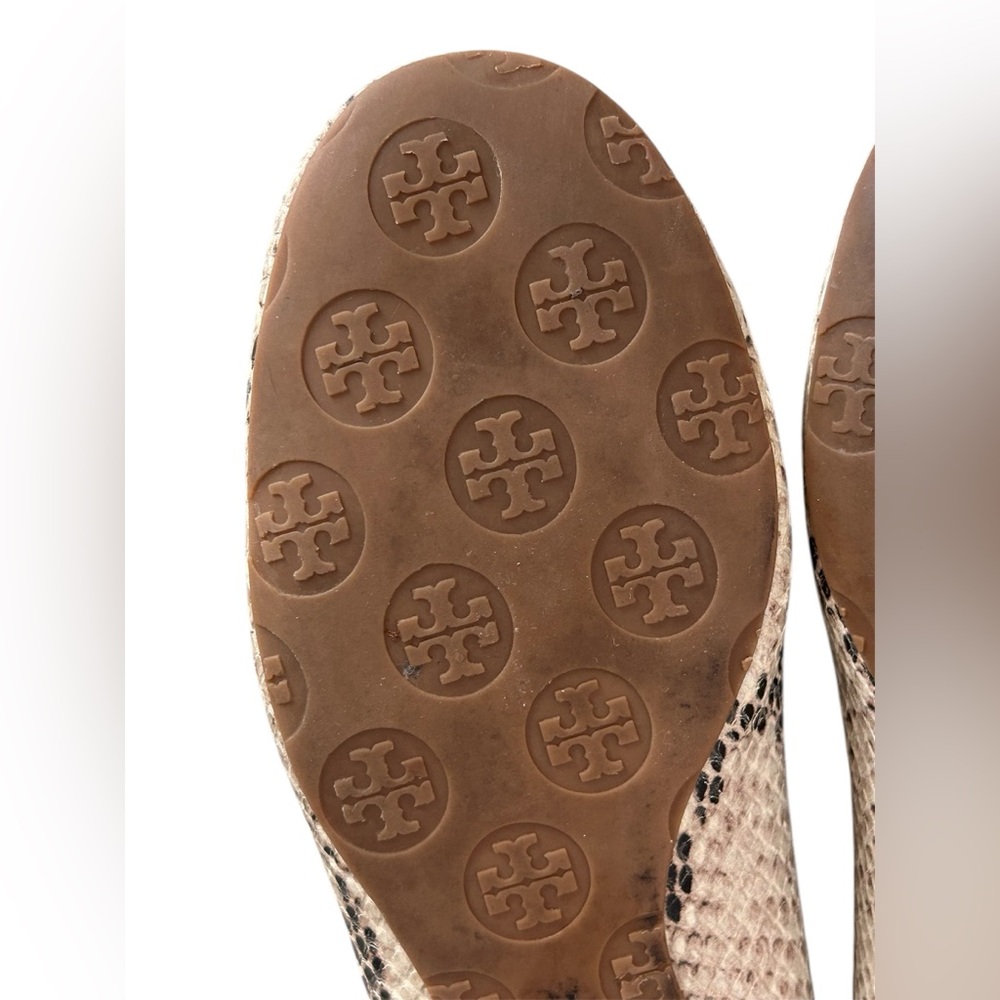 Tory Burch Reva Snakeskin Flats Ballet Beige Brown Gold Logo Size 7.5 - Picture 16 of 16